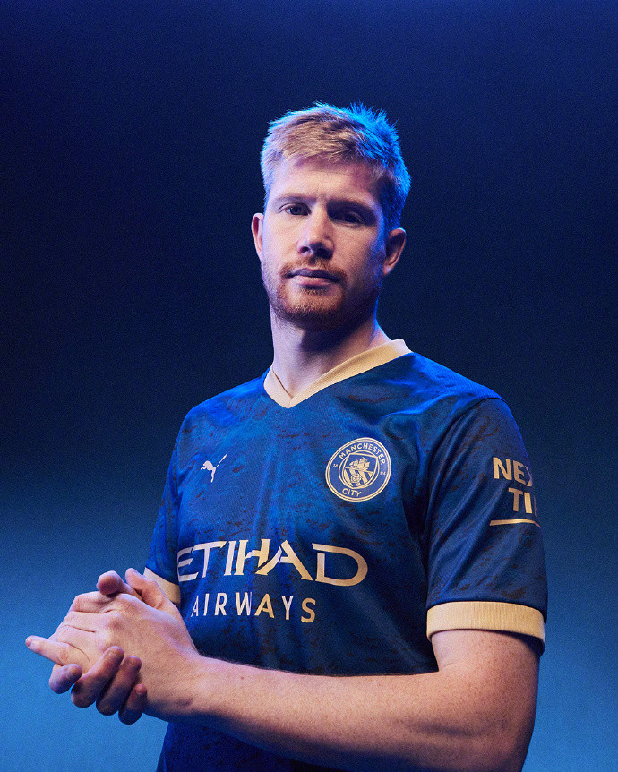 记者：诺坎普保安看到梅西后非常惊讶，当即就放他进去了