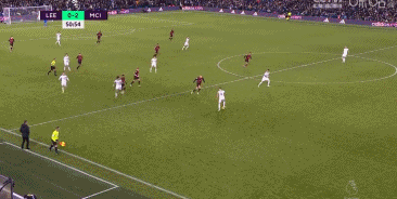 从亚马尔位置变化看世界足坛发展潮流