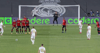 NBA：湖人加时险胜掘金 詹姆斯砍下40分