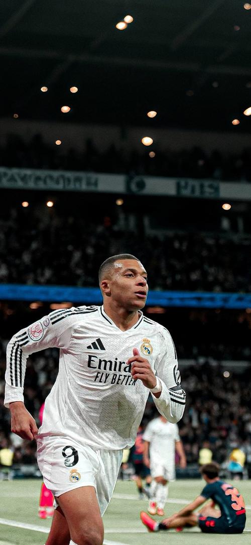 罗马诺独家：奥罗斯科已启程前往英格兰，即将加盟曼联