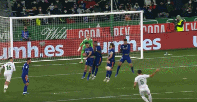 霍华德招募字母哥搭档东詹：别带伤强撑上场，湖人需要你